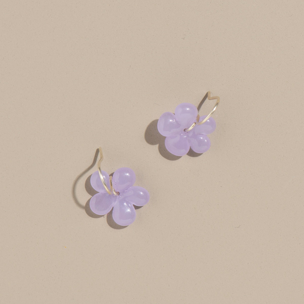 Daisy Earrings (lilac)