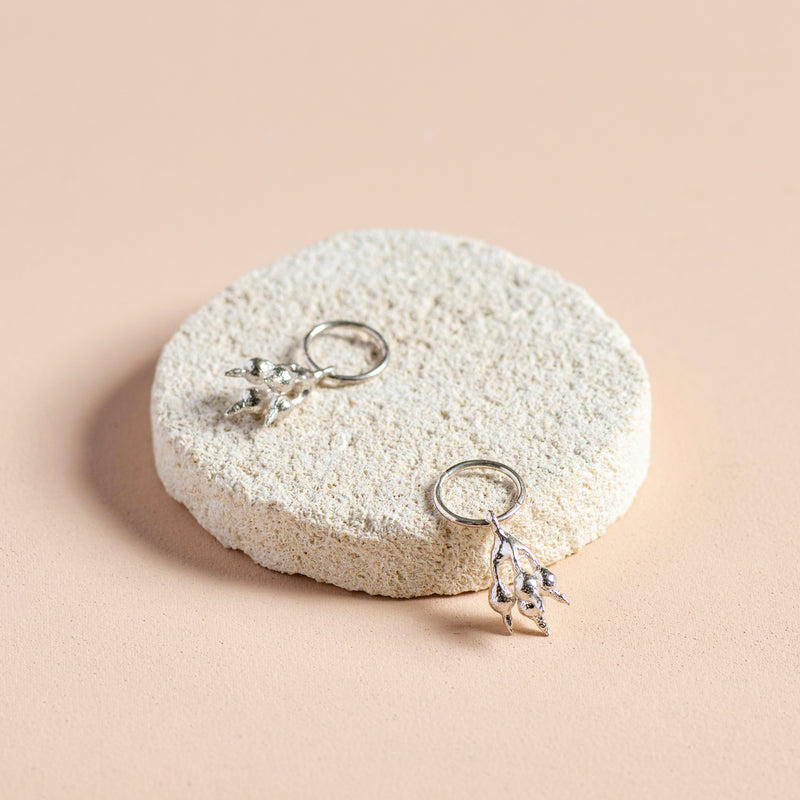 Birra Pod Sleeper Earrings (silver)