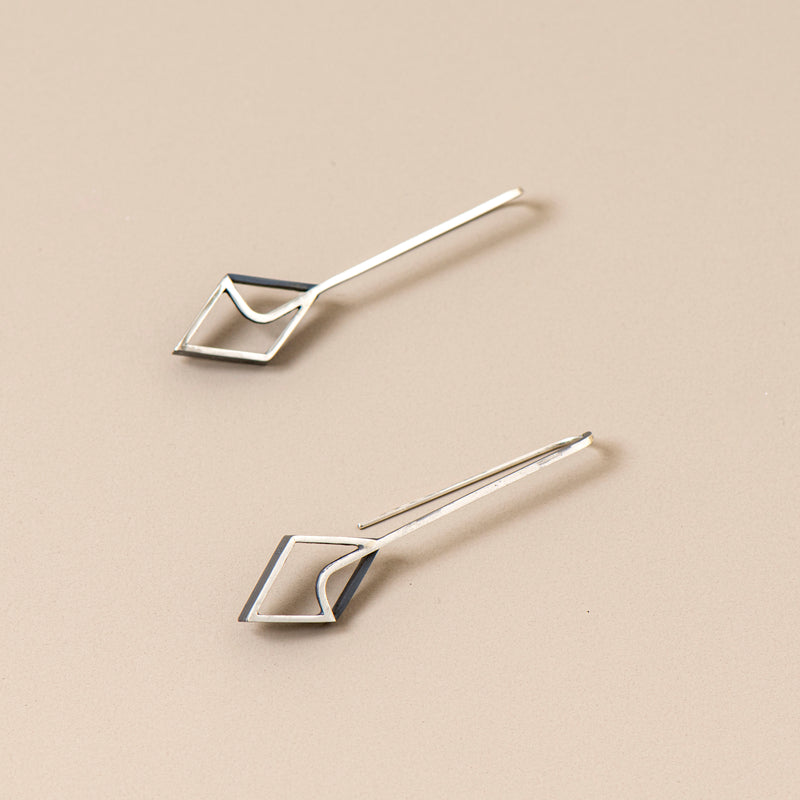 Outline Earrings (diamond hook)