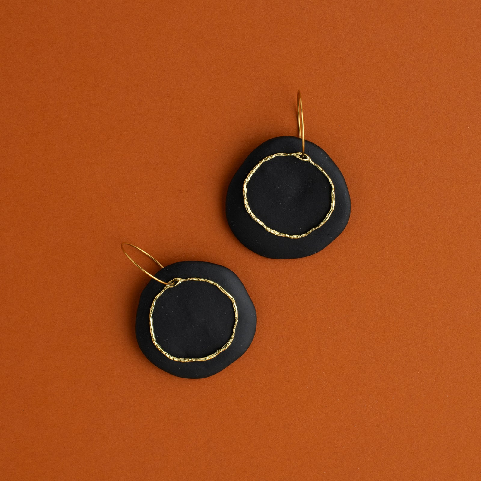 Organic Circle + Brass (black)