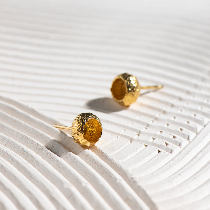 Acorn Cap Studs (gold)